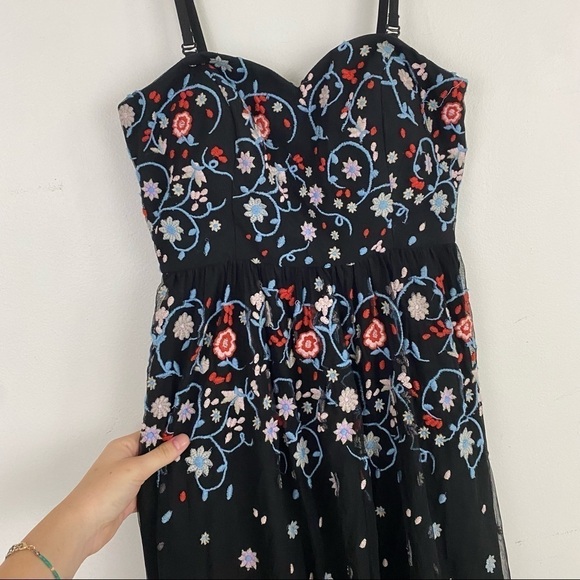 MODCLOTH black floral embroidered midi dress - Picture 8 of 9
